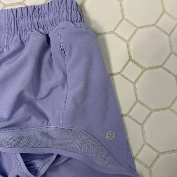 LULULEMON Hotty Hot Low-Rise Lined Short 2.5" - Picture 9 of 12